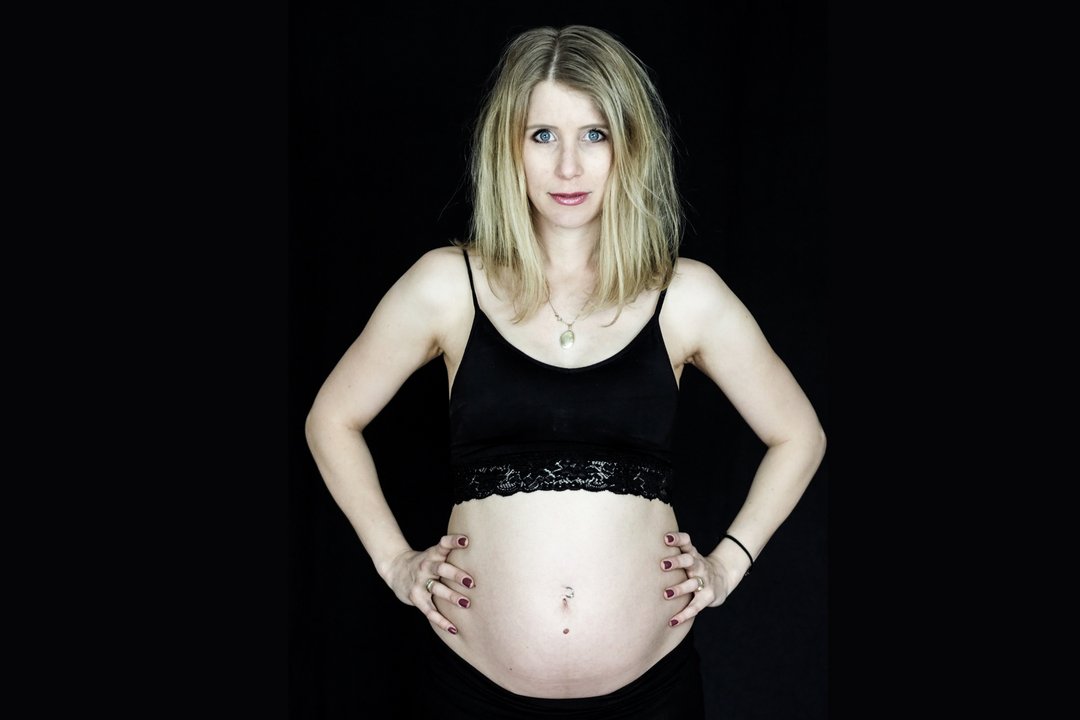 Schwangere Frau mit Babybauch